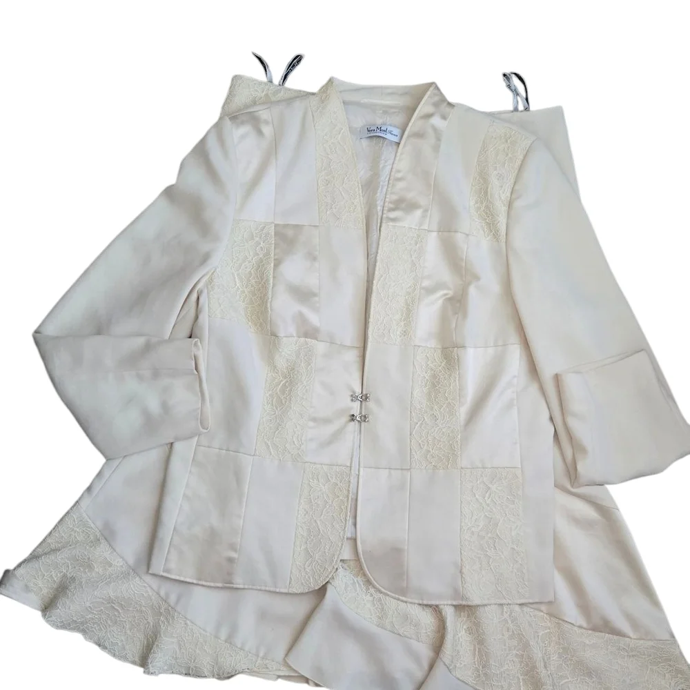 VINTAGE VERA MONT FRANCE Cream Ruffled Tiered Long Sleeve Bridal Blazer